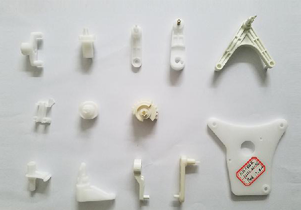 汽(qi)車模具(jù)